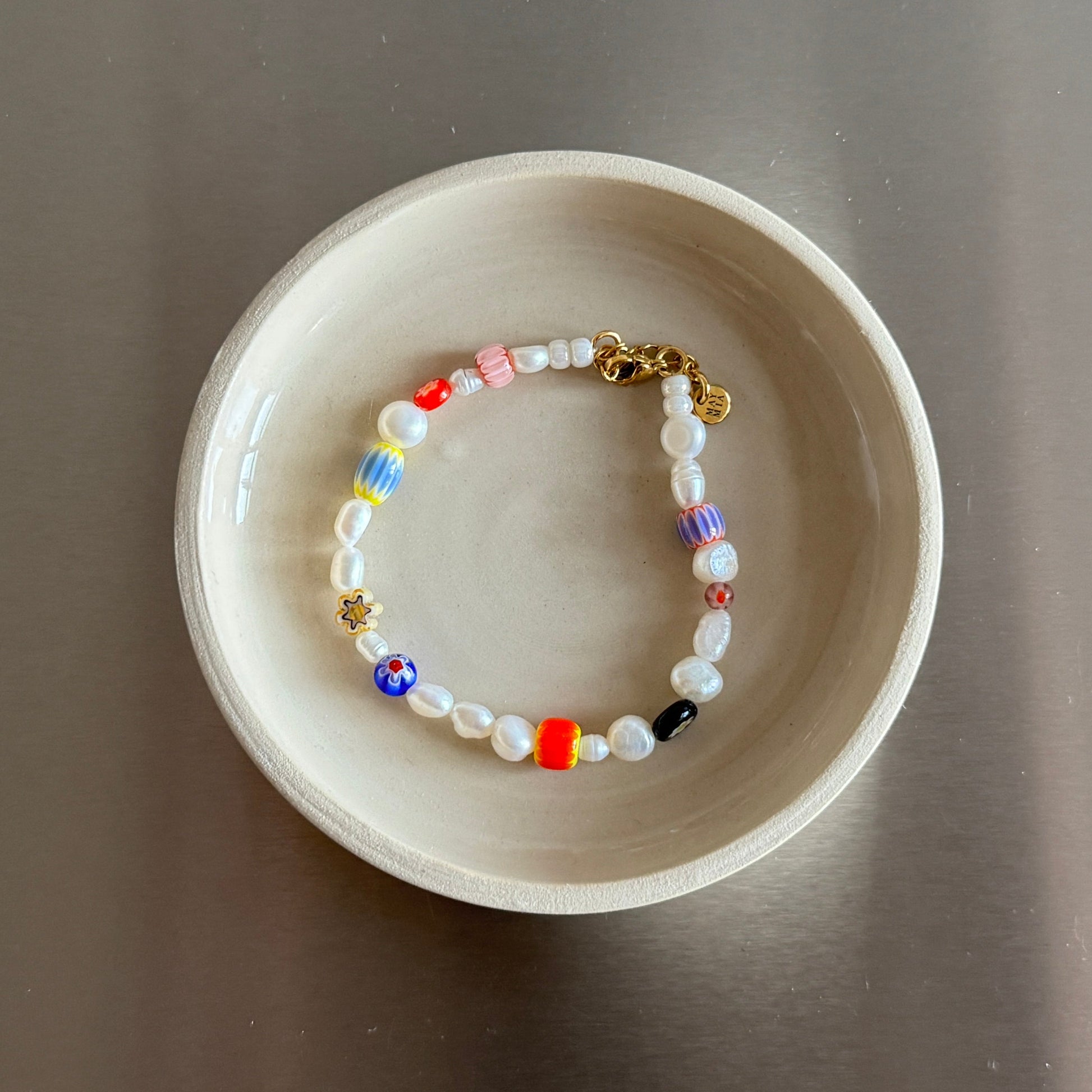J Bracelet / gold